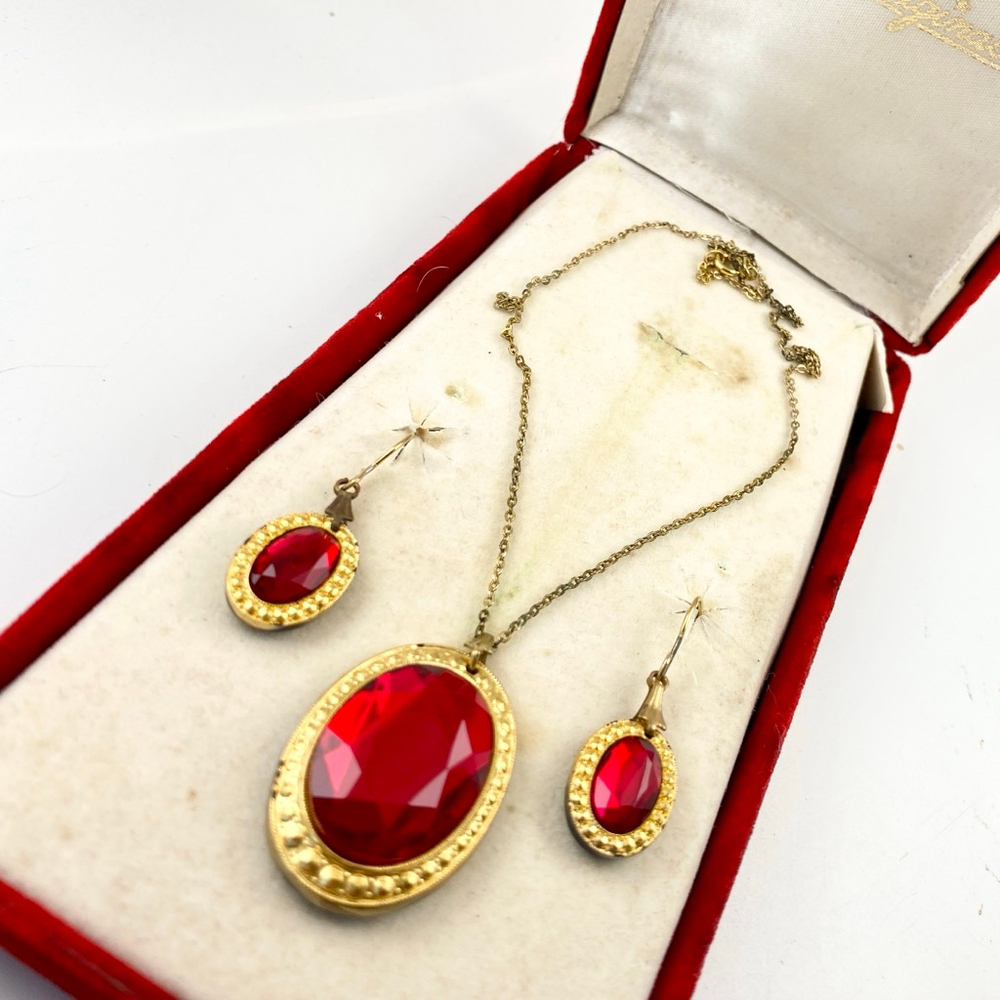 Vintage Jeweline Red Jewel Glass Gold Tone Necklace & Earrings Set. - Picture 2 of 7